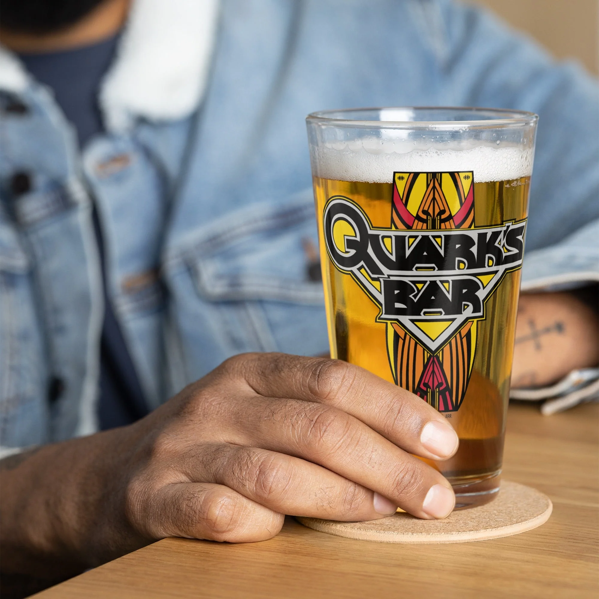 Star Trek: Deep Space Nine Quark's Bar Vintage Logo Pint Glass - Image 2